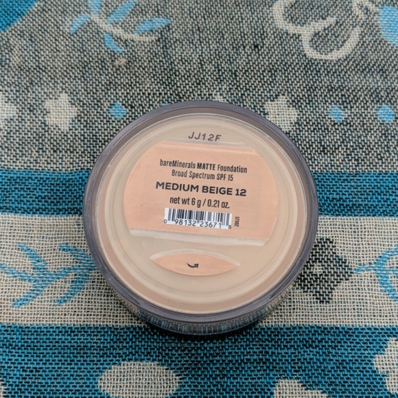 Matte mineral foundation - Picture 2 of 3